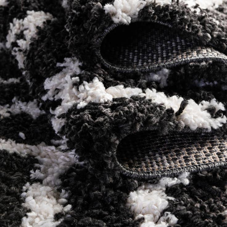Detail image of 5' 3 x 5' 3 Athena Shag Round Rug
