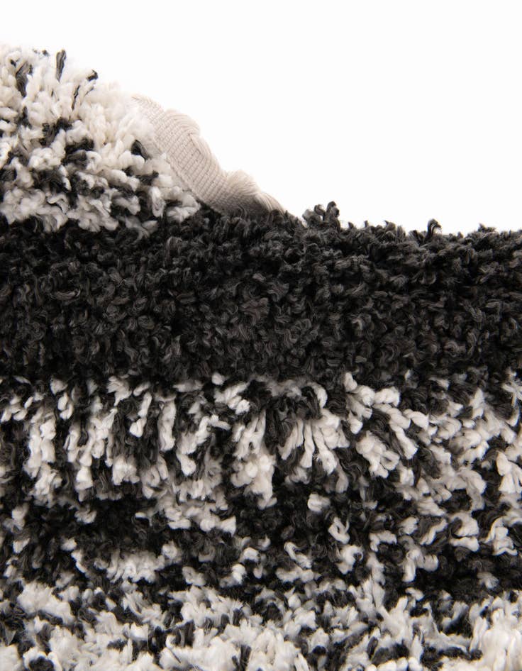 Detail image of 3' 3 x 3' 3 Athena Shag Round Rug