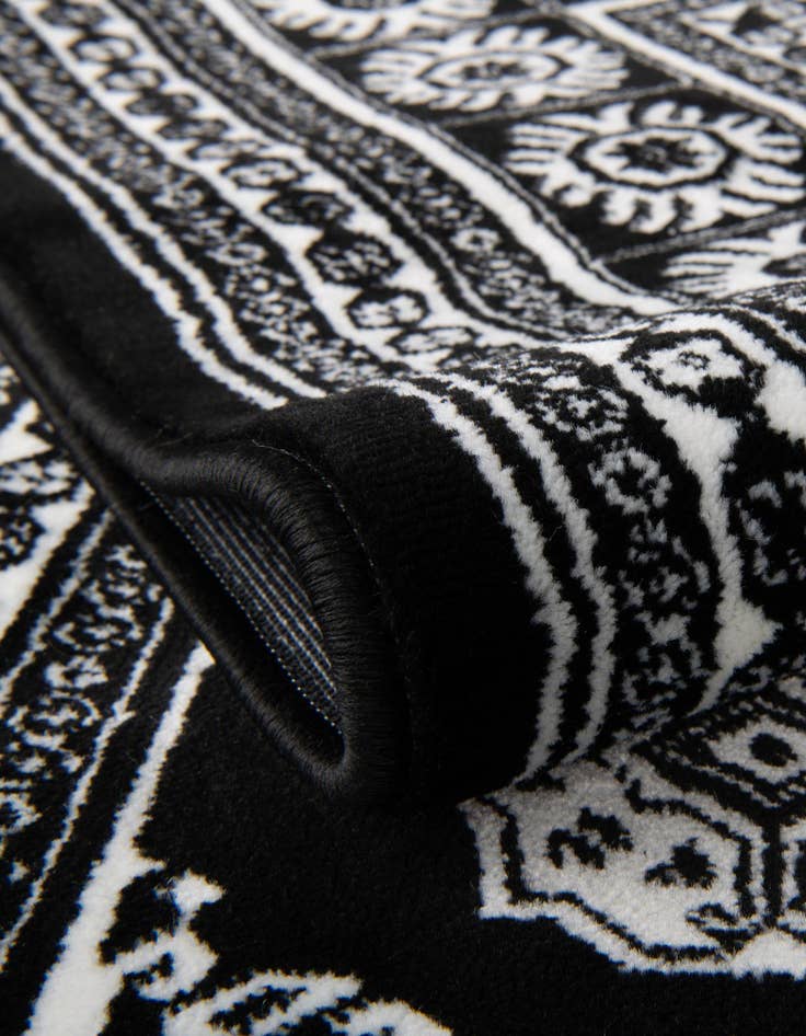Detail image of 7' 10 x 7' 10 Bokhara Round Rug