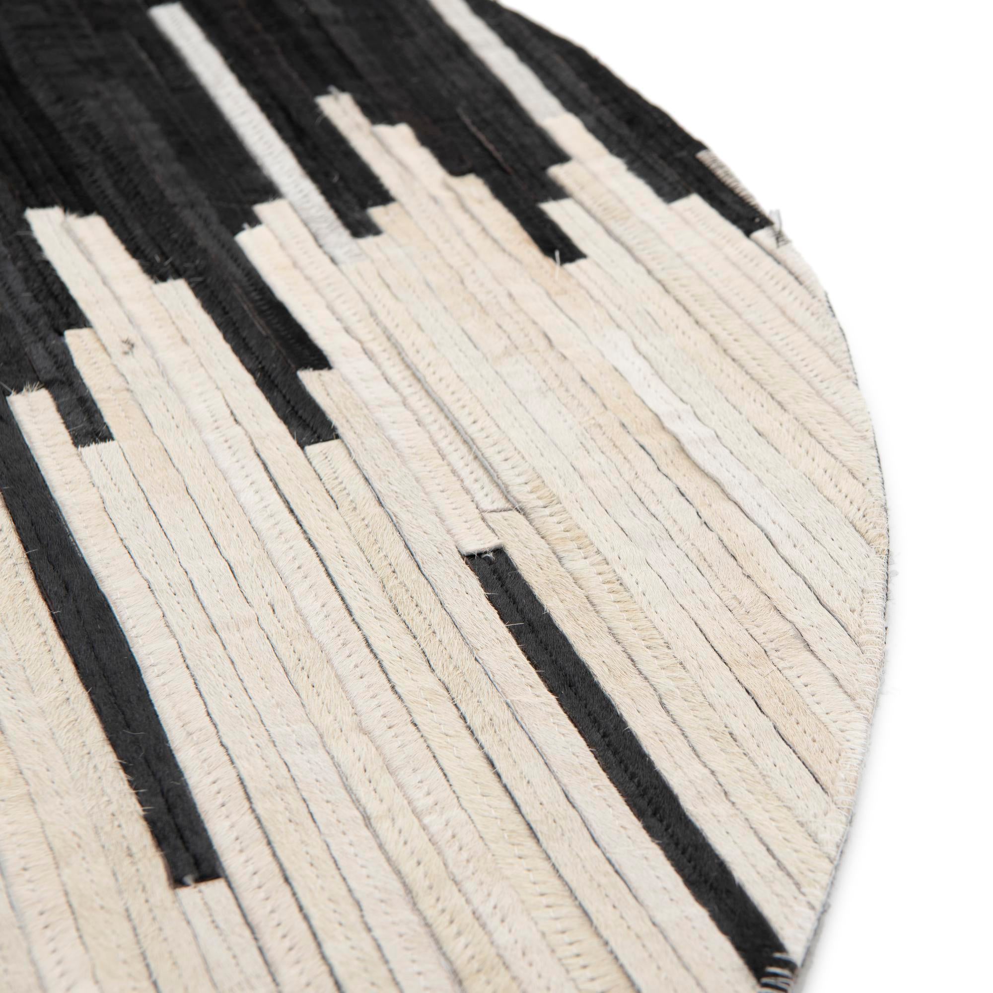 7' 10 x 7' 10 Cowhide Leather Round Rug
