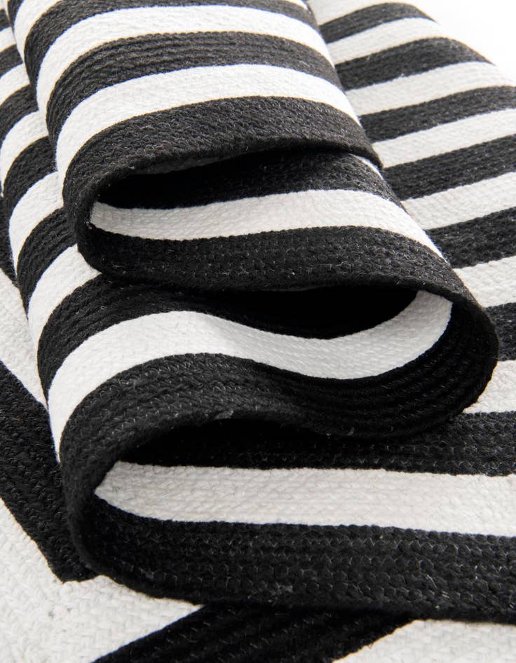 Detail image of 10' x 10' Easy-Clean Eco Verse Washable Indoor / Outdoor Round Rug