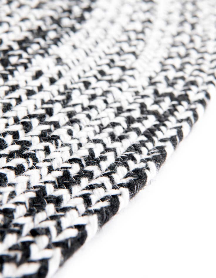 Detail image of 3' 3 x 3' 3  Hand Woven Eco Verse   Washable Indoor / Outdoor Round Rug