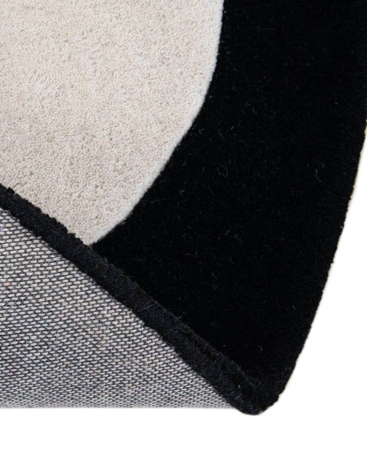 Detail image of 7' 10 x 7' 10 Hand Tufted Wool Round Rug