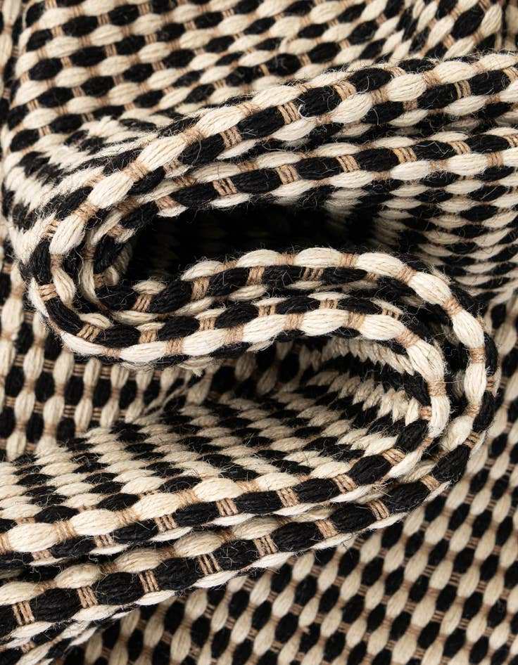 Detail image of 7' 10 x 7' 10  Hand Woven Laurel Handwoven Jute Round Rug