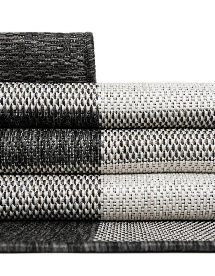 Detail image of 3' x 3' Easy-Clean Checkered Indoor / Outdoor Round Rug