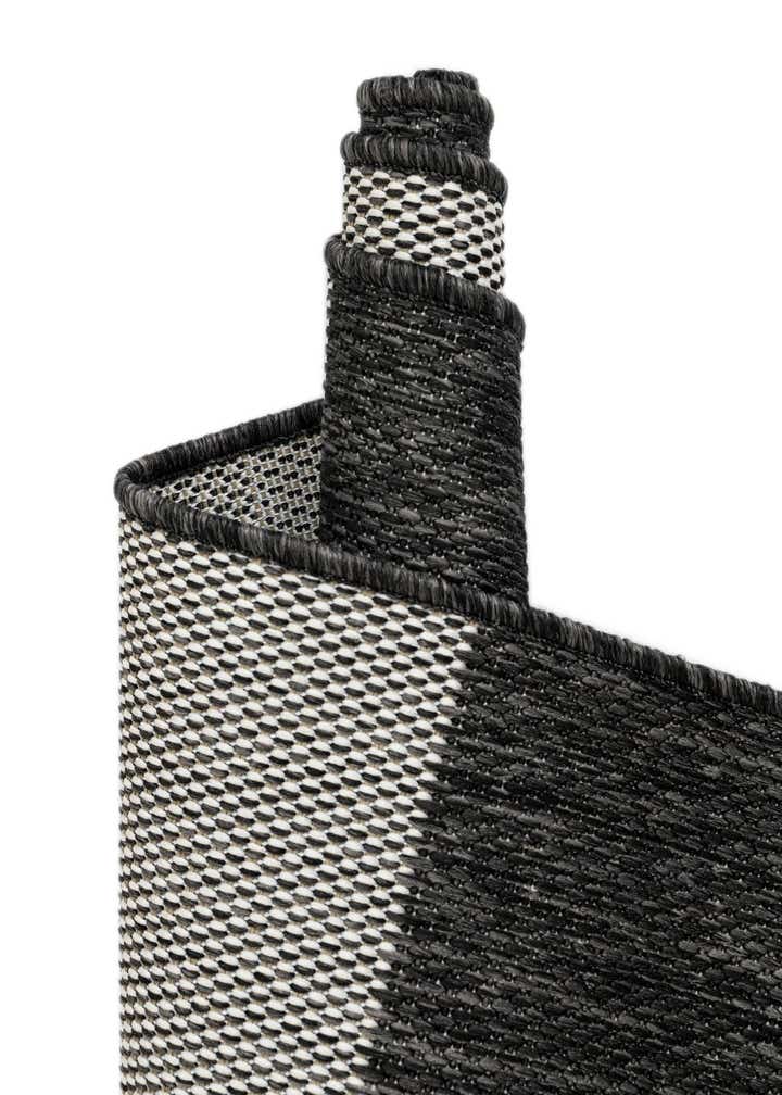 3' x 3' Easy-Clean Checkered Indoor / Outdoor Round Rug