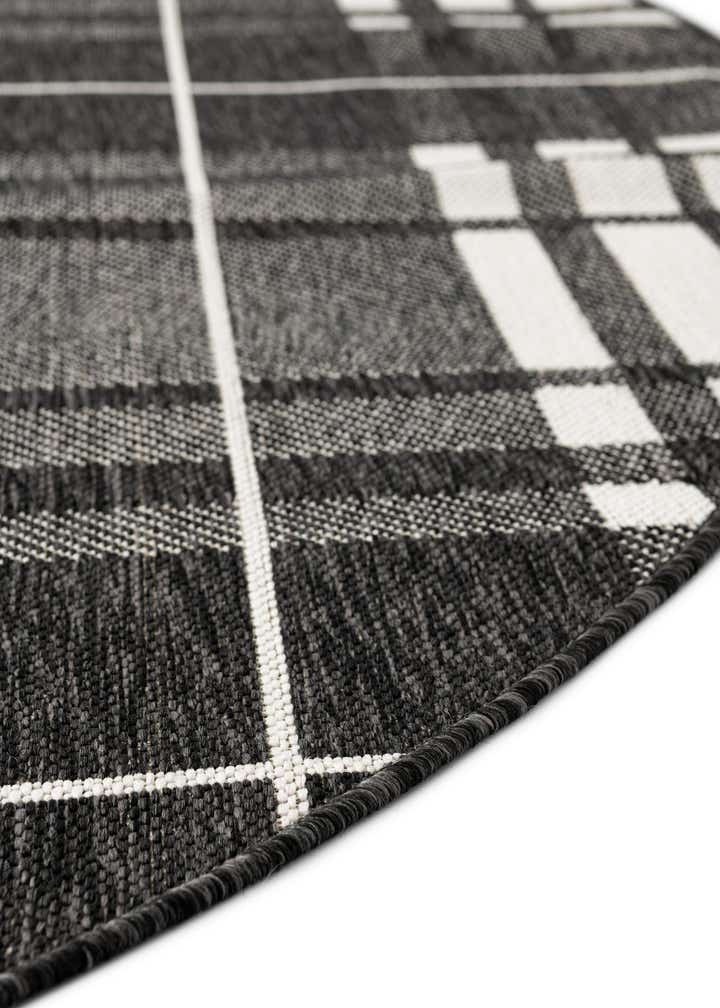 6' x 6' Easy-Clean Checkered Indoor / Outdoor Round Rug