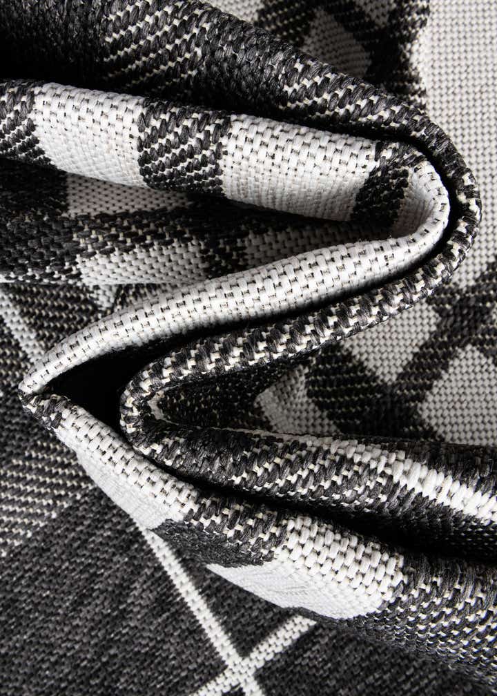 6' x 6' Easy-Clean Checkered Indoor / Outdoor Round Rug