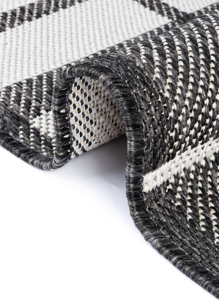6' x 6' Easy-Clean Checkered Indoor / Outdoor Round Rug