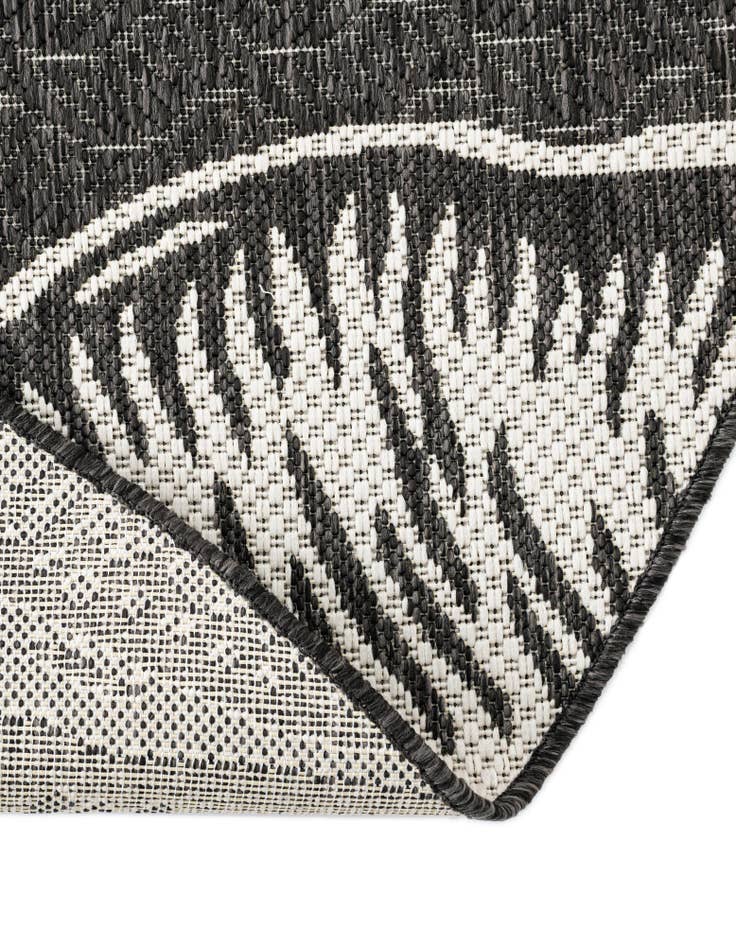 Detail image of 12' x 12' Easy-Clean Coastal Indoor / Outdoor Round Rug