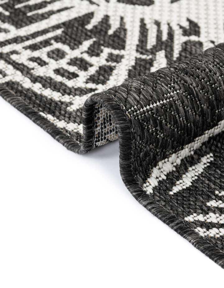 12' x 12' Easy-Clean Coastal Indoor / Outdoor Round Rug