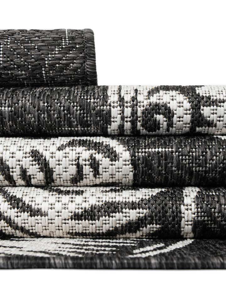 12' x 12' Easy-Clean Coastal Indoor / Outdoor Round Rug