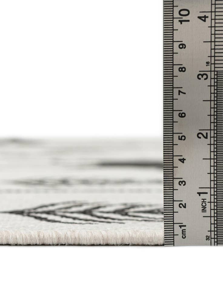 Detail image of 7' 10 x 7' 10 Easy-Clean Holiday Indoor / Outdoor Round Rug