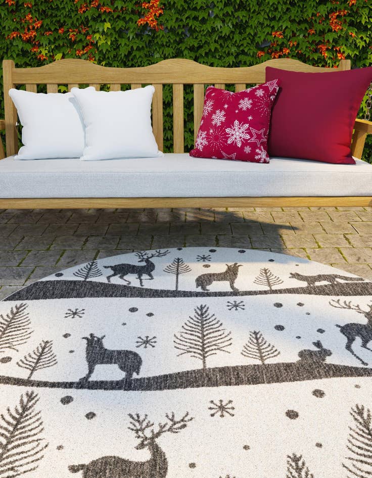 Detail image of 3' x 3'  Washable Holiday Indoor / Outdoor Round Rug