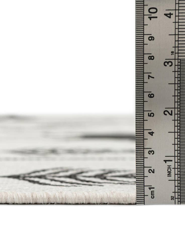 Detail image of 7' 10 x 7' 10 Easy-Clean Holiday Indoor / Outdoor Round Rug