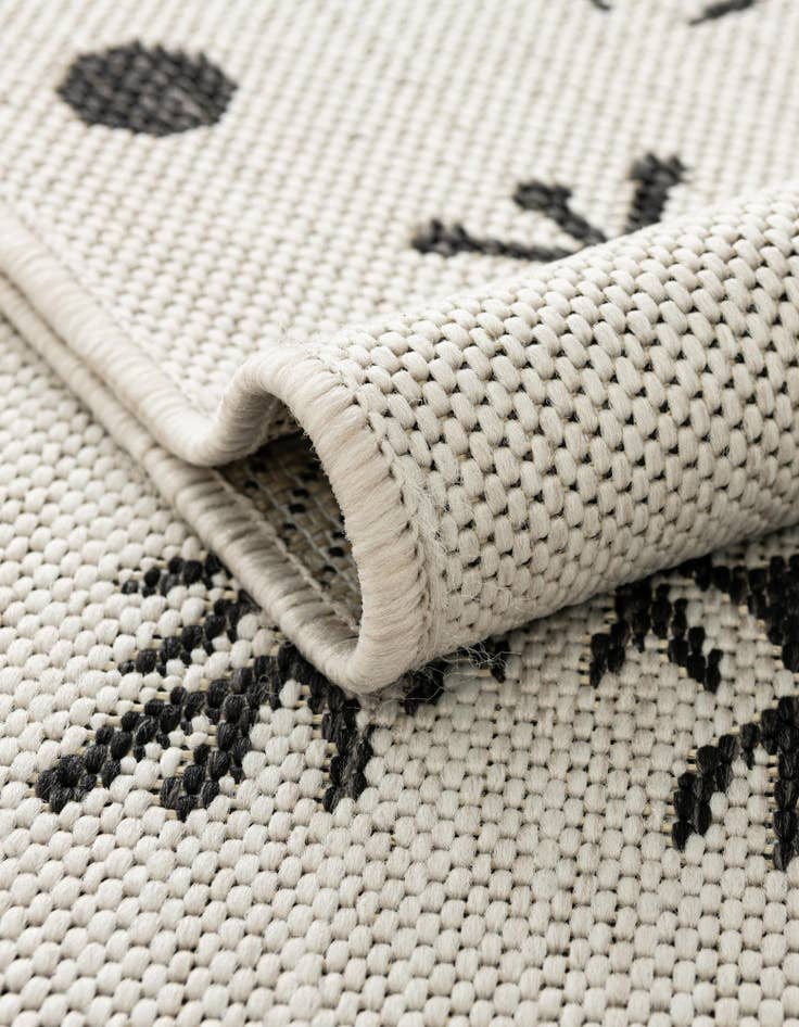 Detail image of 3' x 3'  Washable Holiday Indoor / Outdoor Round Rug