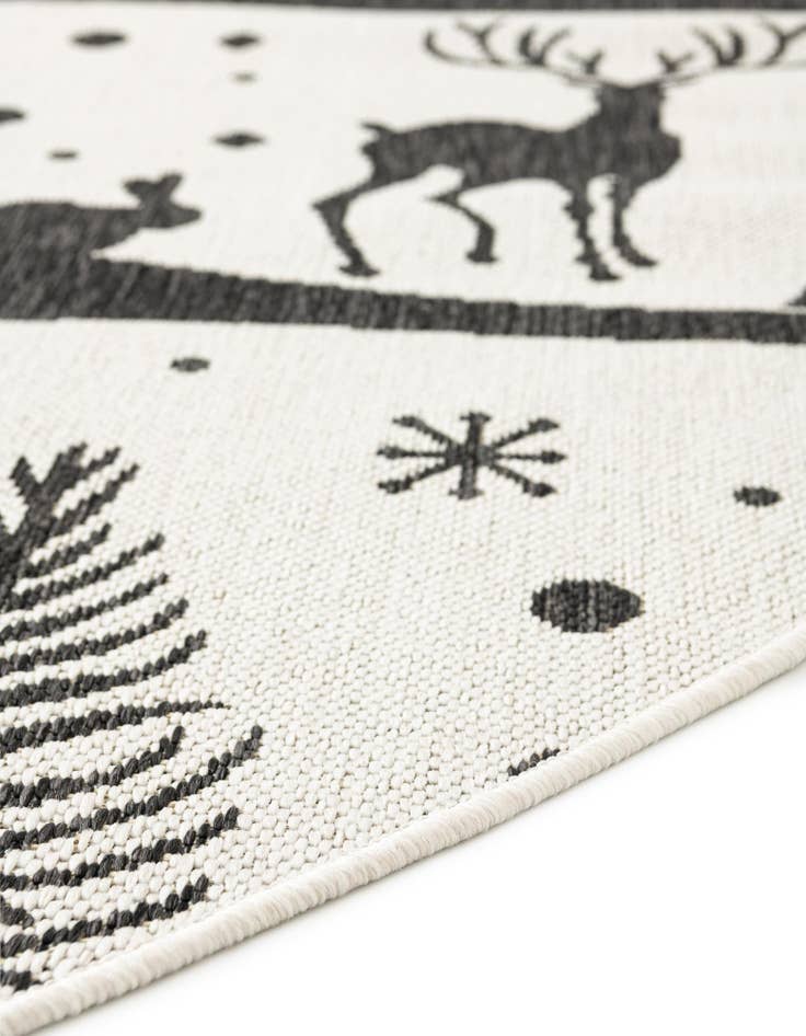 Detail image of 3' x 3'  Washable Holiday Indoor / Outdoor Round Rug