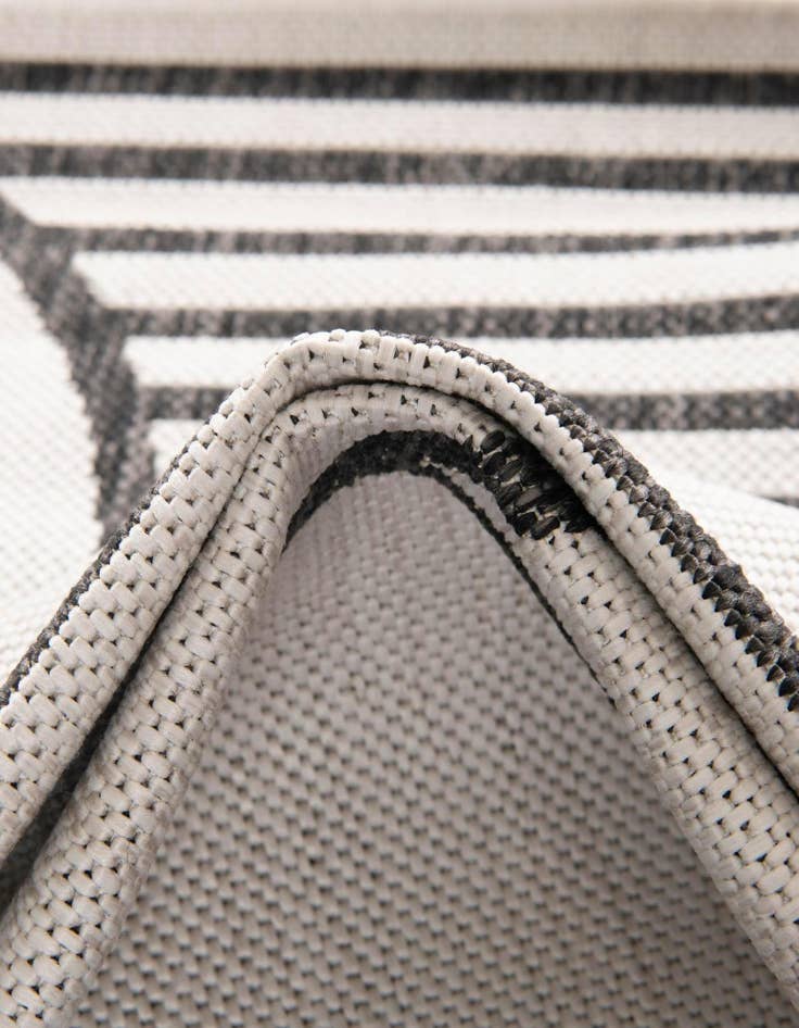 Detail image of 12' x 12' Easy-Clean Modern Indoor / Outdoor Round Rug