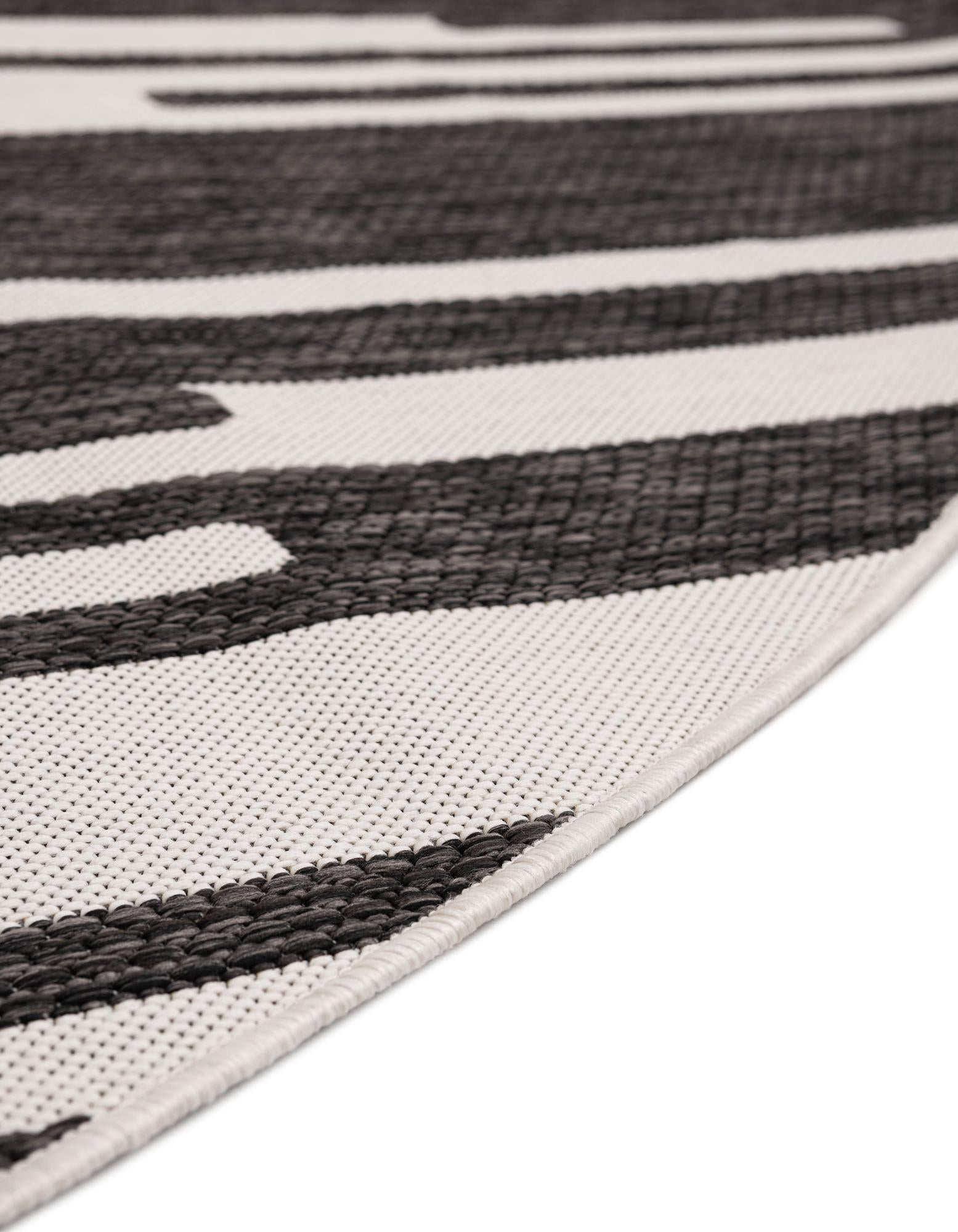 7' 10 x 7' 10 Easy-Clean Modern Indoor / Outdoor Round Rug