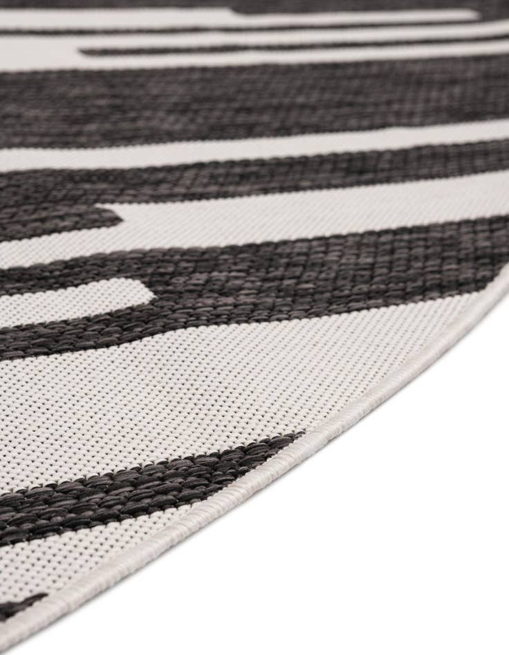 Detail image of 7' 10 x 7' 10 Easy-Clean Modern Indoor / Outdoor Round Rug