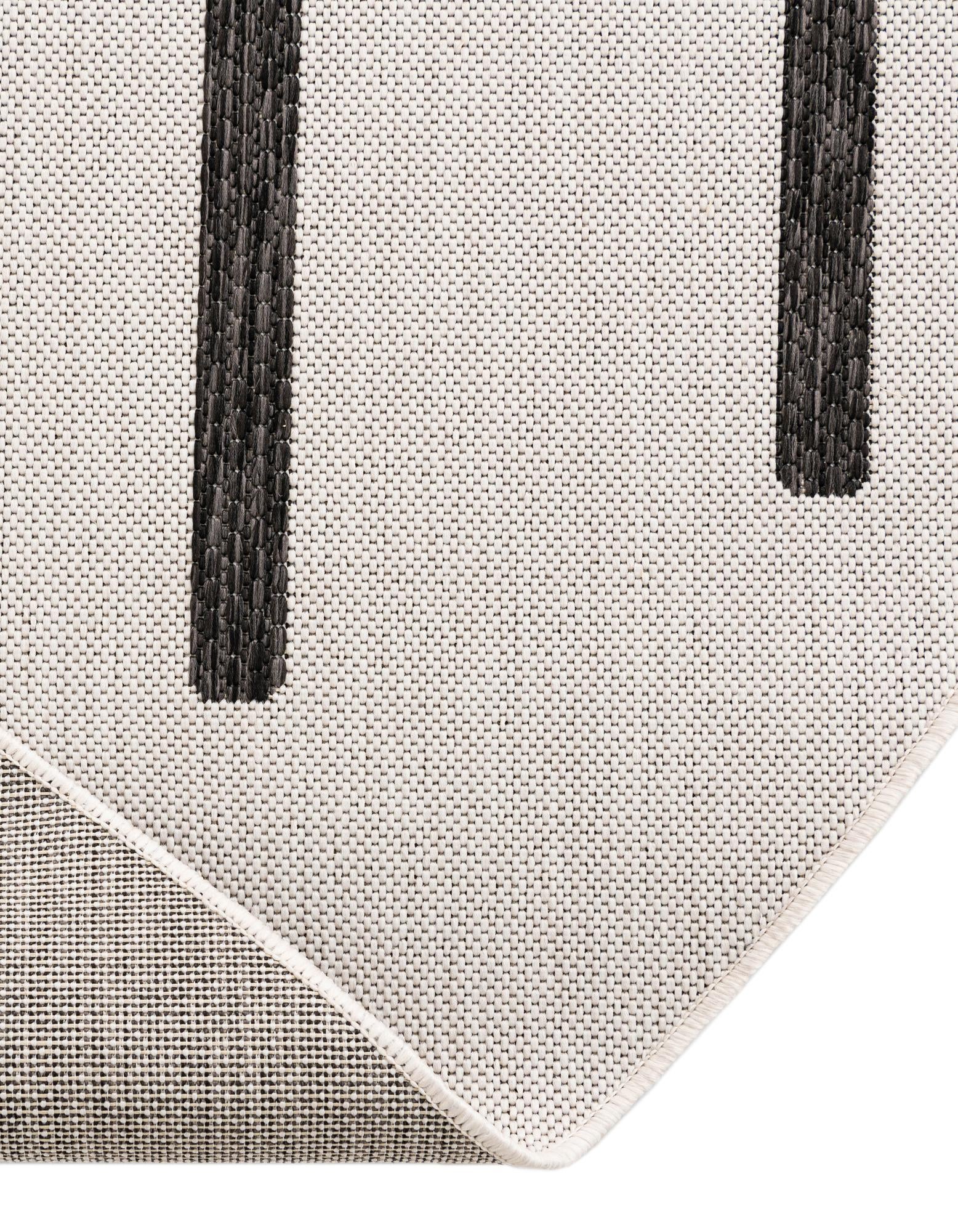 7' 10 x 7' 10 Easy-Clean Modern Indoor / Outdoor Round Rug