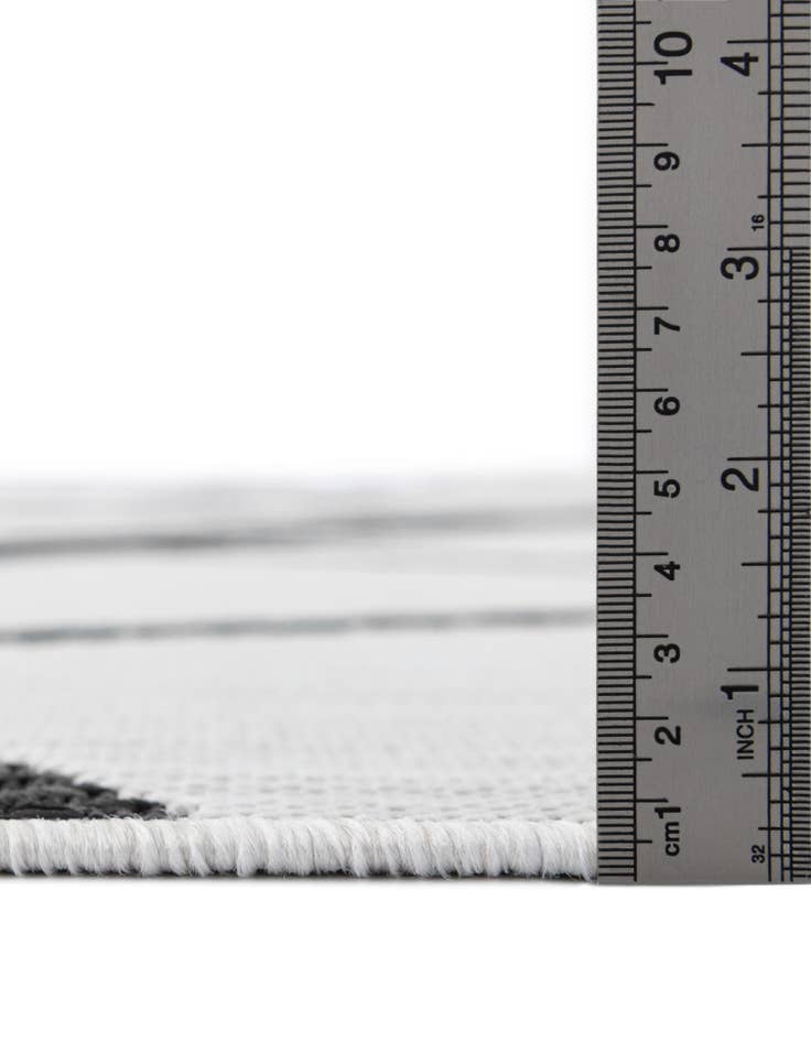 Detail image of 4' x 4' Easy-Clean Modern Indoor / Outdoor Round Rug