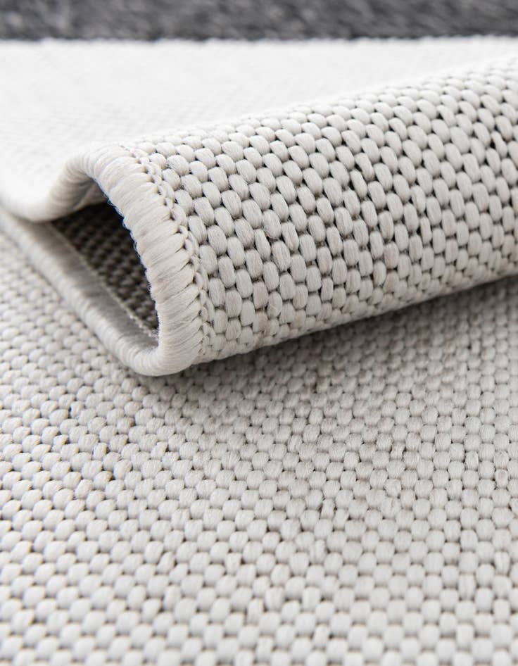 Detail image of 4' x 4'  Washable Modern Indoor / Outdoor Round Rug