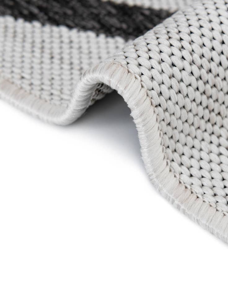 Detail image of 4' x 4'  Washable Modern Indoor / Outdoor Round Rug