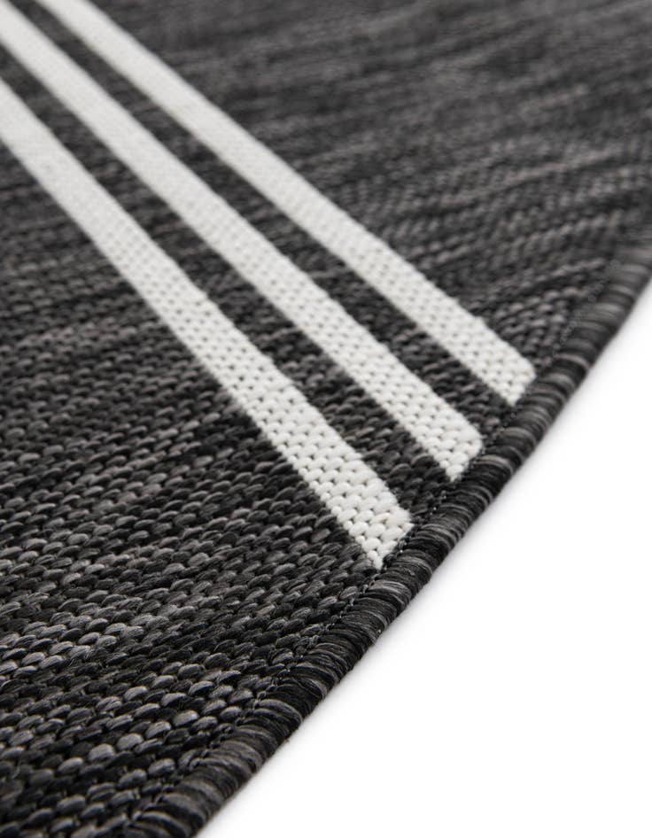 Detail image of 6' x 6'  Washable Modern Indoor / Outdoor Round Rug