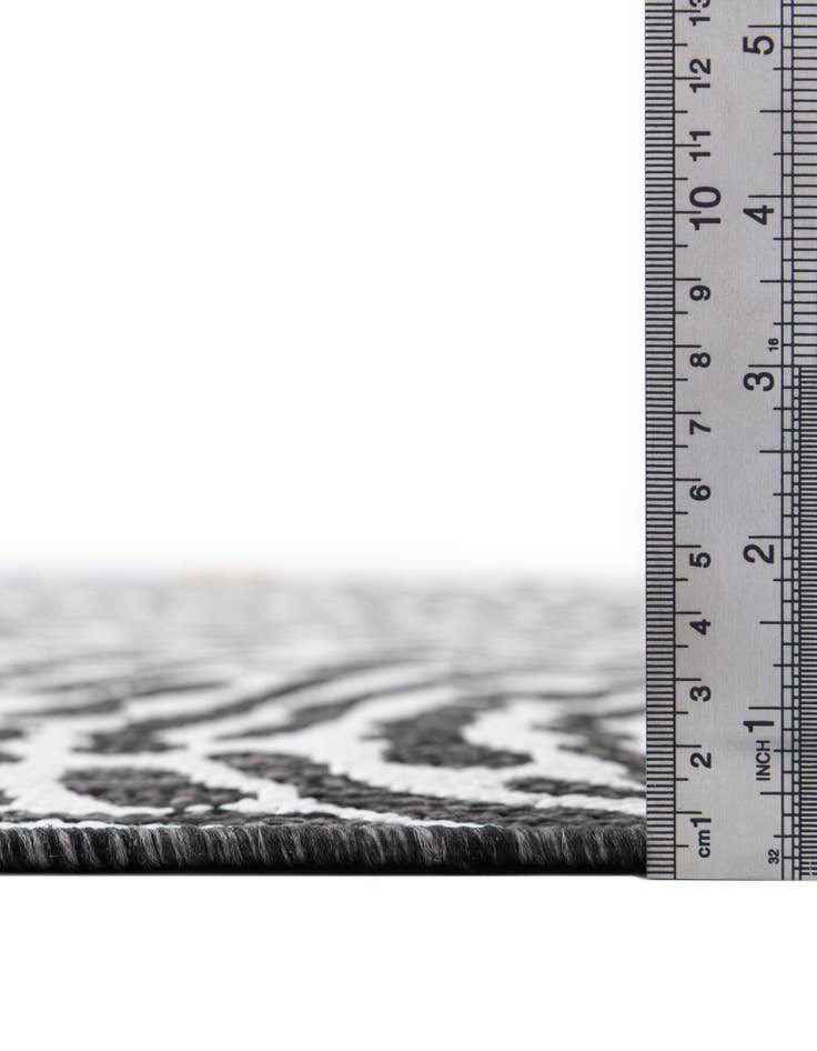 Detail image of 10' x 10' Easy-Clean Modern Indoor / Outdoor Round Rug