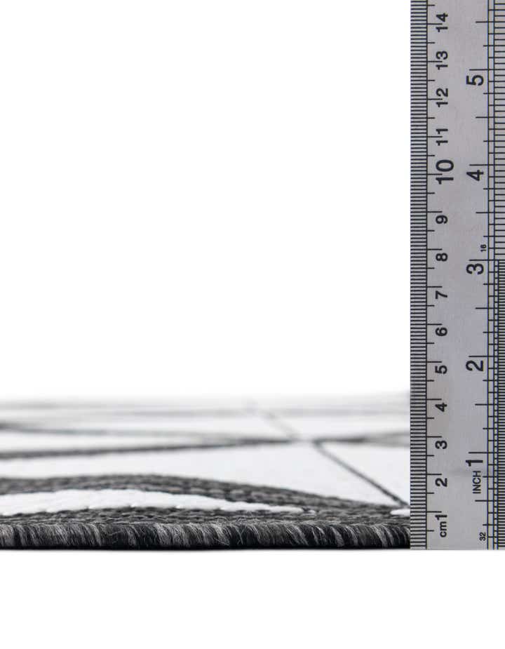 7' 10 x 7' 10 Easy-Clean Modern Indoor / Outdoor Round Rug