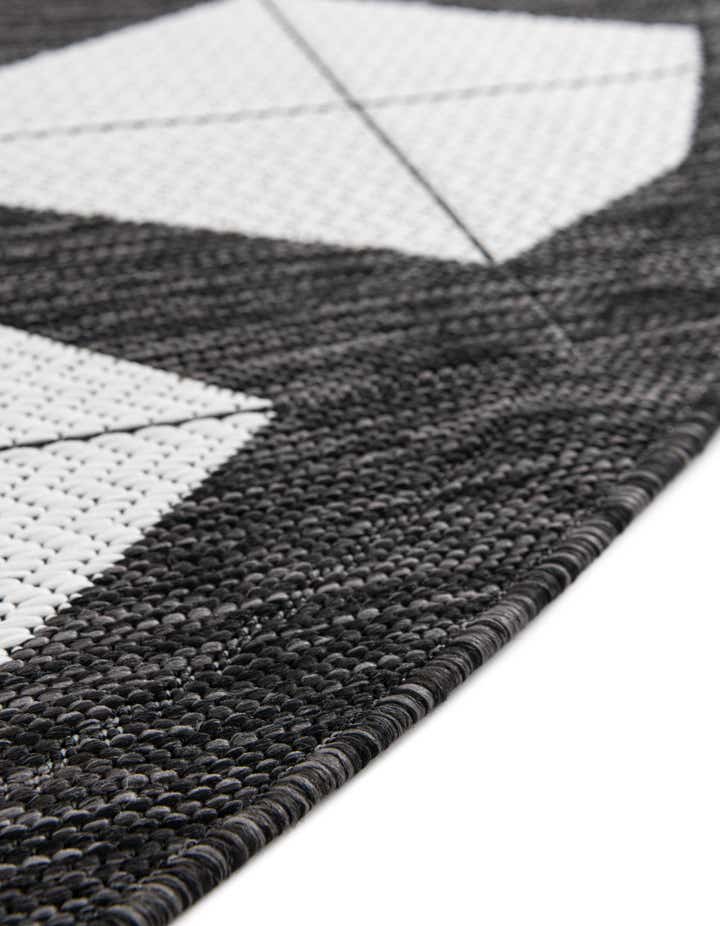 7' 10 x 7' 10 Easy-Clean Modern Indoor / Outdoor Round Rug