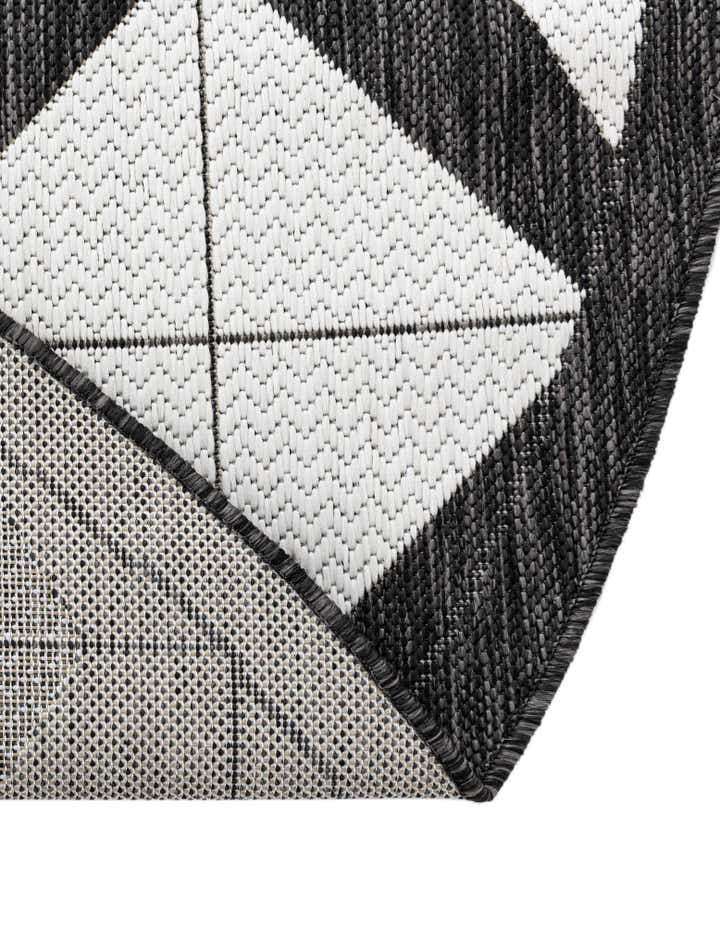 7' 10 x 7' 10 Easy-Clean Modern Indoor / Outdoor Round Rug