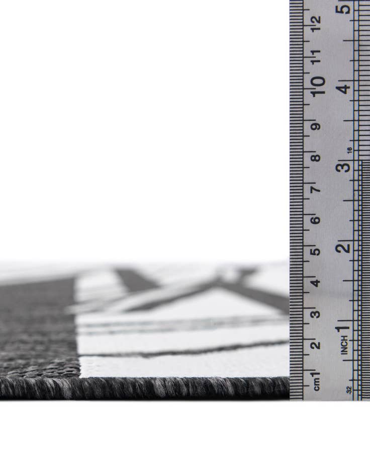 Detail image of 4' x 4' Easy-Clean Modern Indoor / Outdoor Round Rug
