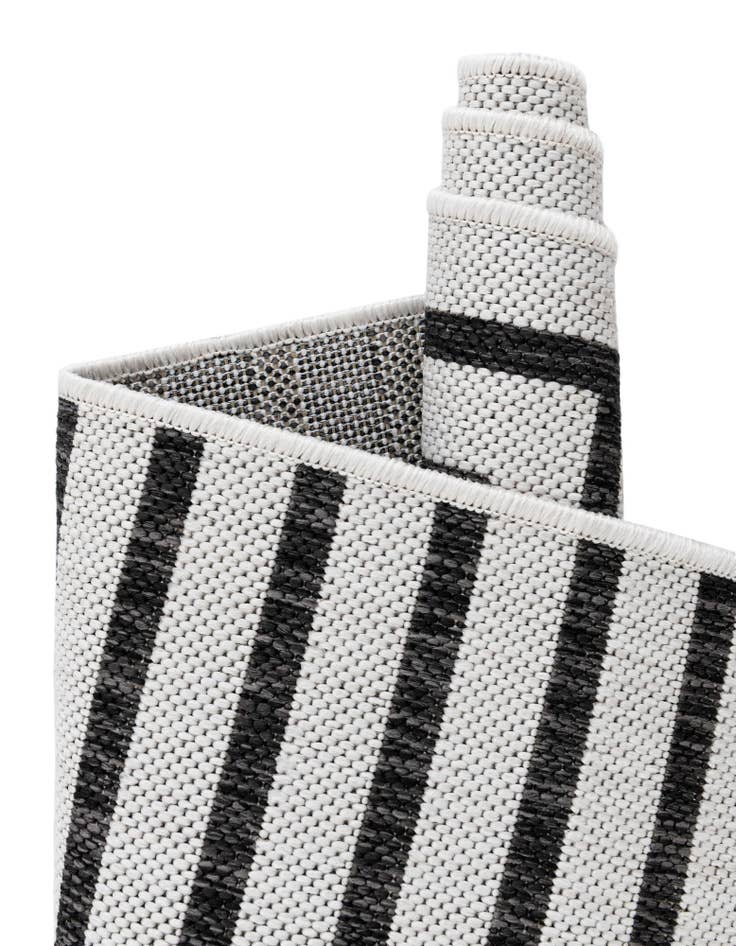 Detail image of 6' x 6' Easy-Clean Modern Indoor / Outdoor Round Rug