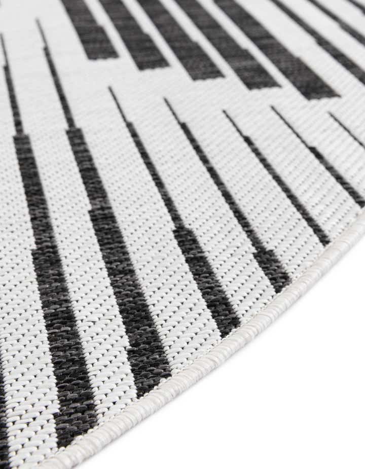 7' 10 x 7' 10 Easy-Clean Modern Indoor / Outdoor Round Rug