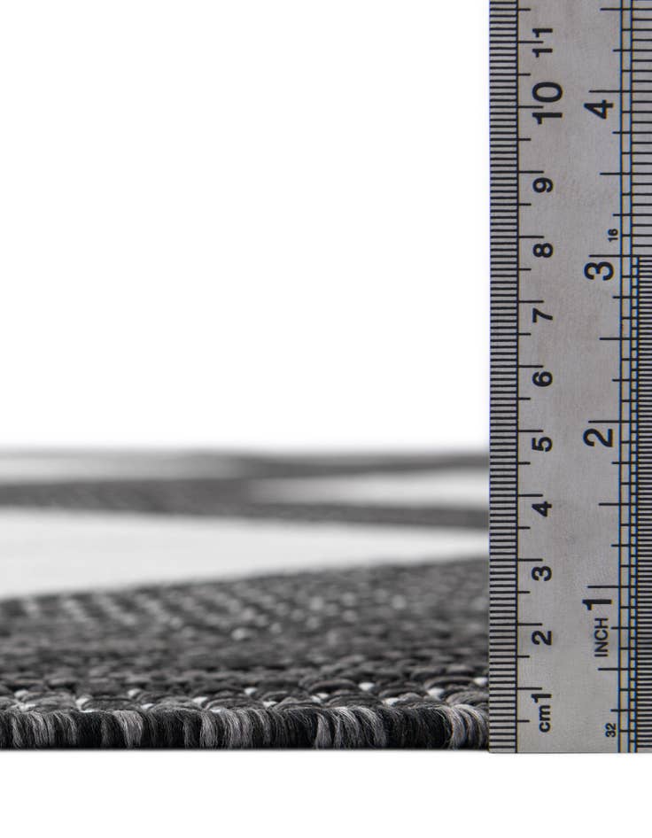Detail image of 6' x 6' Easy-Clean Modern Indoor / Outdoor Round Rug