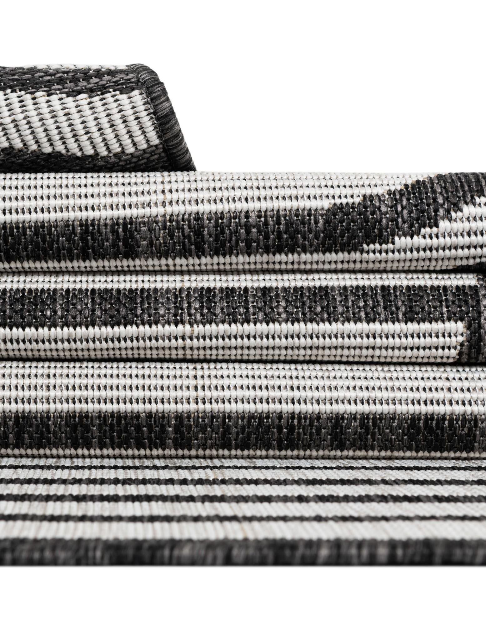 12' x 12' Easy-Clean Modern Indoor / Outdoor Round Rug