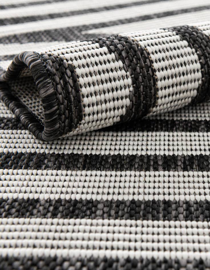 Detail image of 3' x 3' Easy-Clean Modern Indoor / Outdoor Round Rug