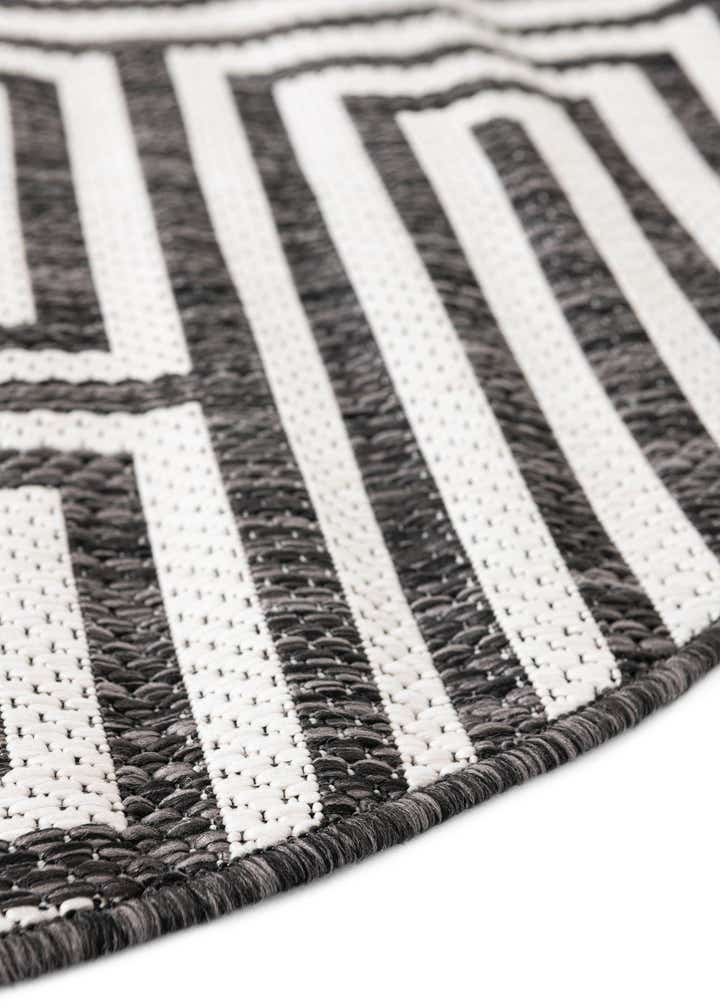 7' 10 x 7' 10 Easy-Clean Modern Indoor / Outdoor Round Rug