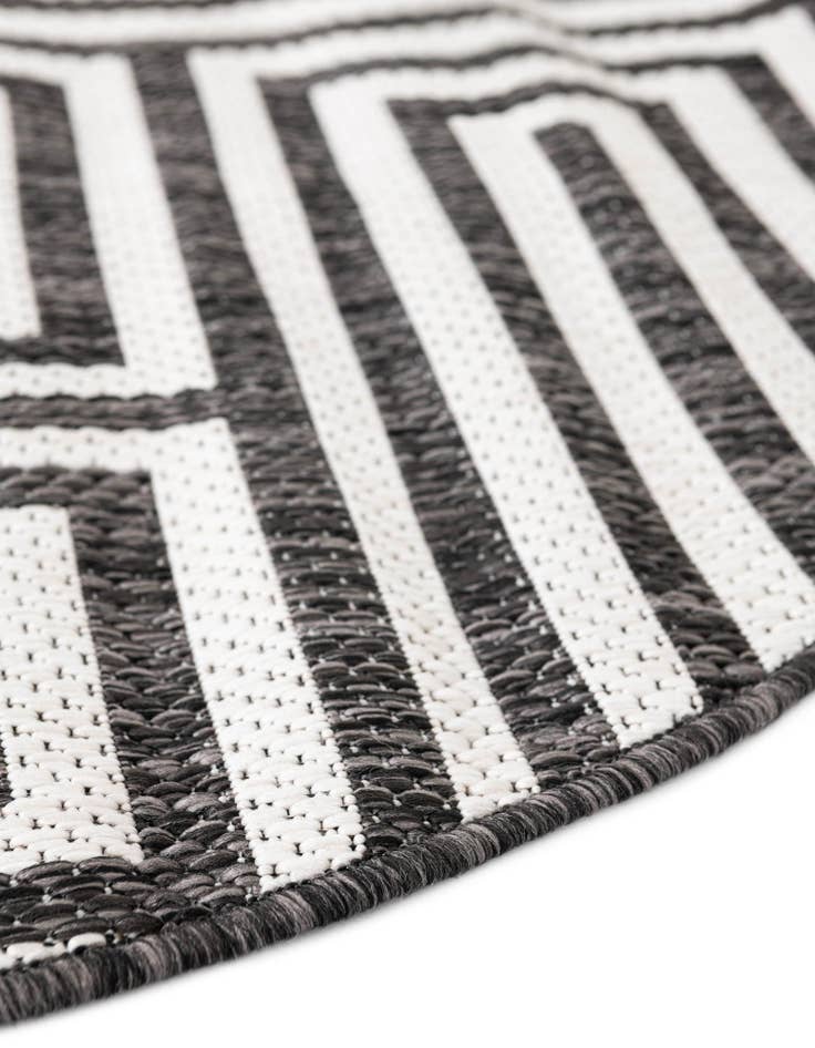 Detail image of 7' 10 x 7' 10 Easy-Clean Modern Indoor / Outdoor Round Rug