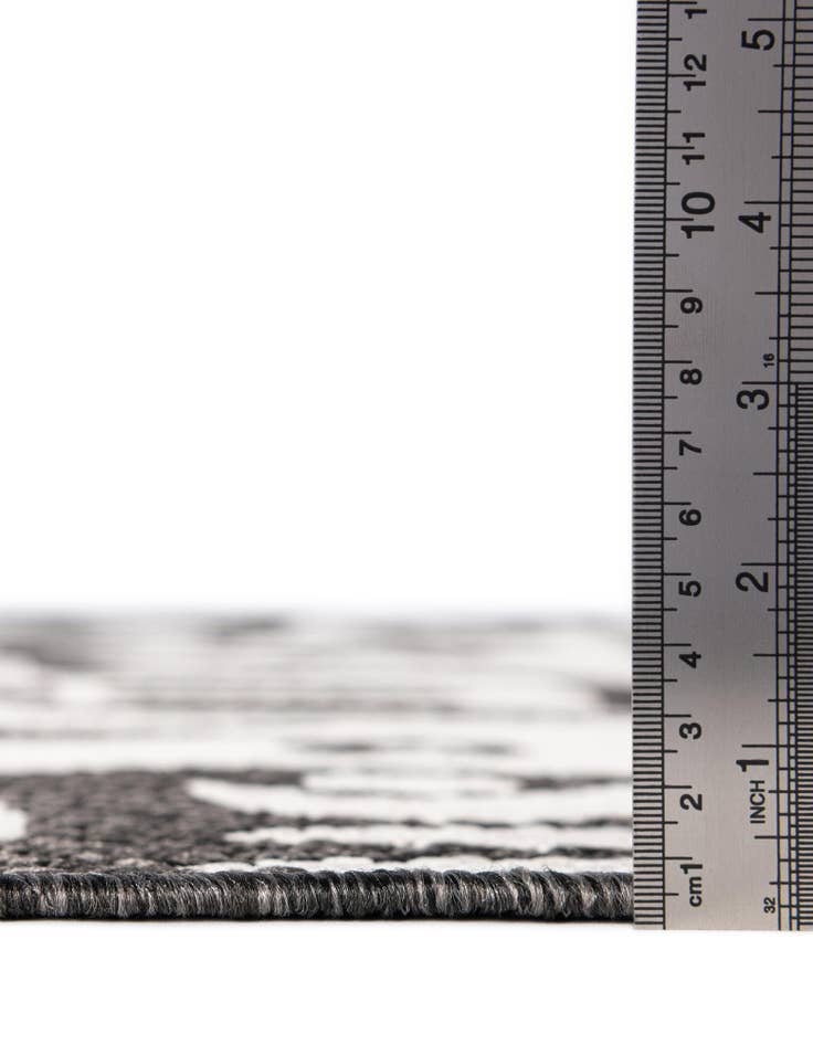 Detail image of 12' x 12' Easy-Clean Modern Indoor / Outdoor Round Rug