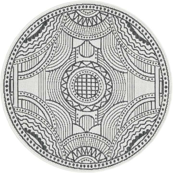 3' 1 x 3' 1 Easy-Clean Traditional Indoor / Outdoor Round Rug