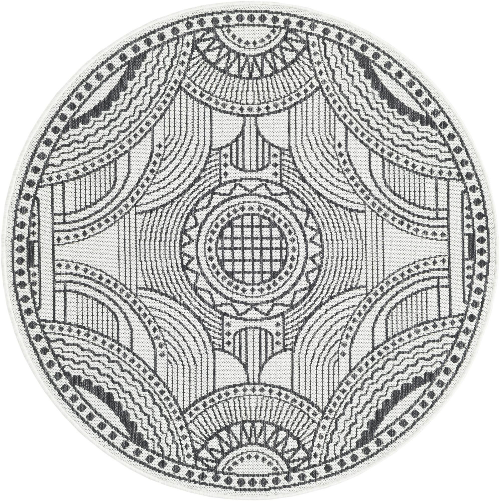 4' 1 x 4' 1 Easy-Clean Traditional Indoor / Outdoor Round Rug