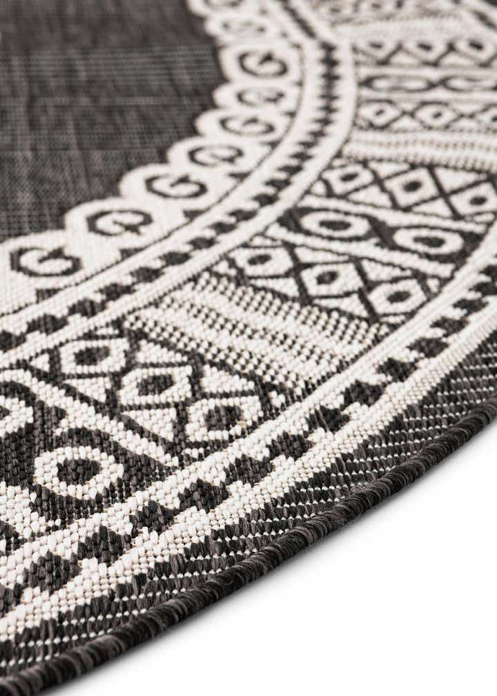 12' x 12' Easy-Clean Traditional Indoor / Outdoor Round Rug