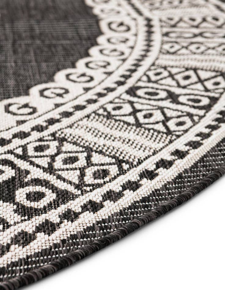 Detail image of 13' x 13' Easy-Clean Traditional Indoor / Outdoor Round Rug