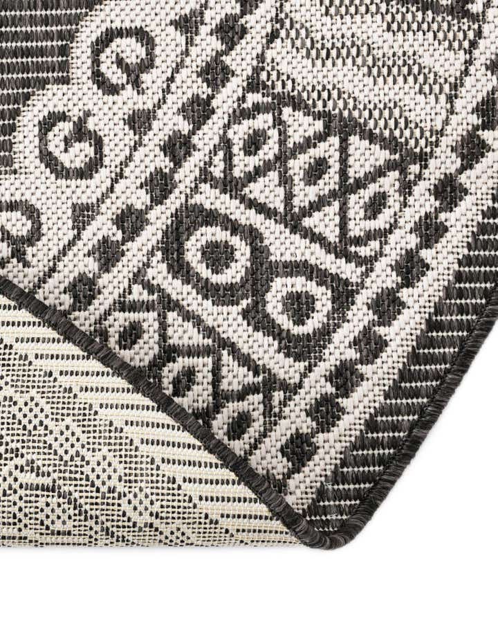 13' x 13' Easy-Clean Traditional Indoor / Outdoor Round Rug