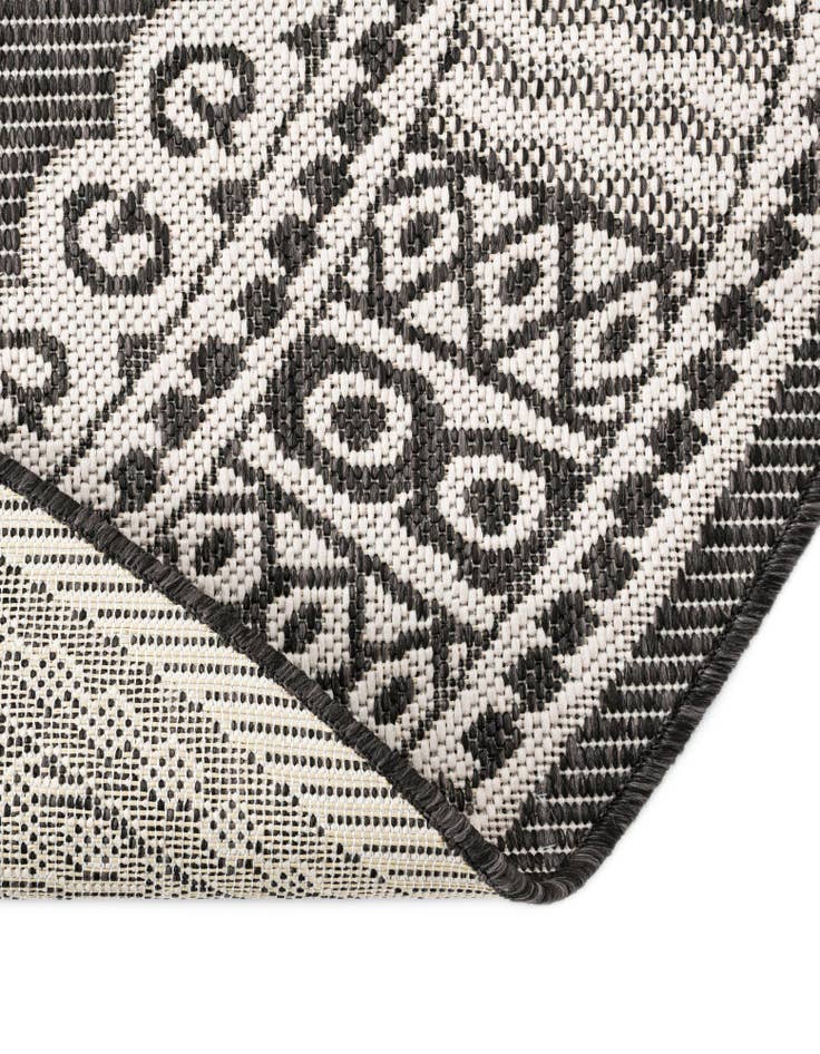 Detail image of 13' x 13' Easy-Clean Traditional Indoor / Outdoor Round Rug