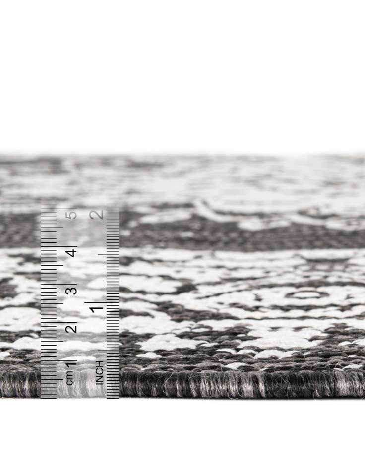 Detail image of 6' x 6' Easy-Clean Traditional Indoor / Outdoor Round Rug
