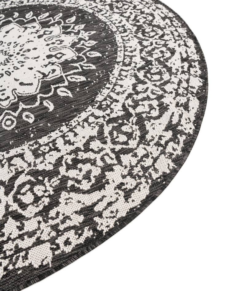 Detail image of 6' x 6' Easy-Clean Traditional Indoor / Outdoor Round Rug